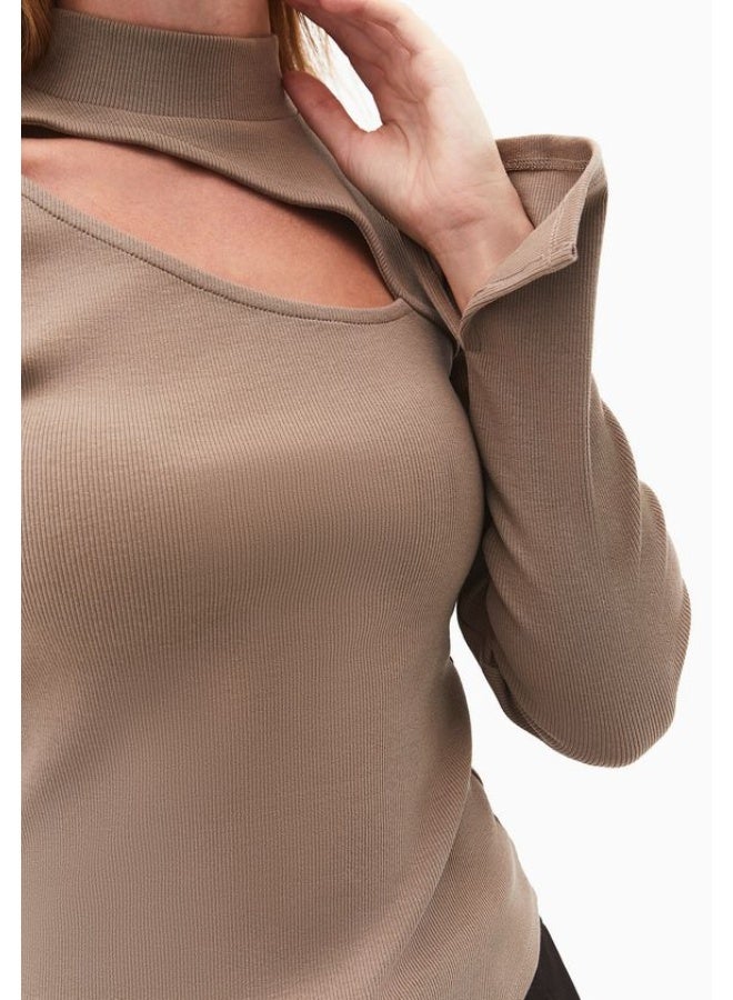 OXXO Cut-Out High Neck T-Shirt - Image 1